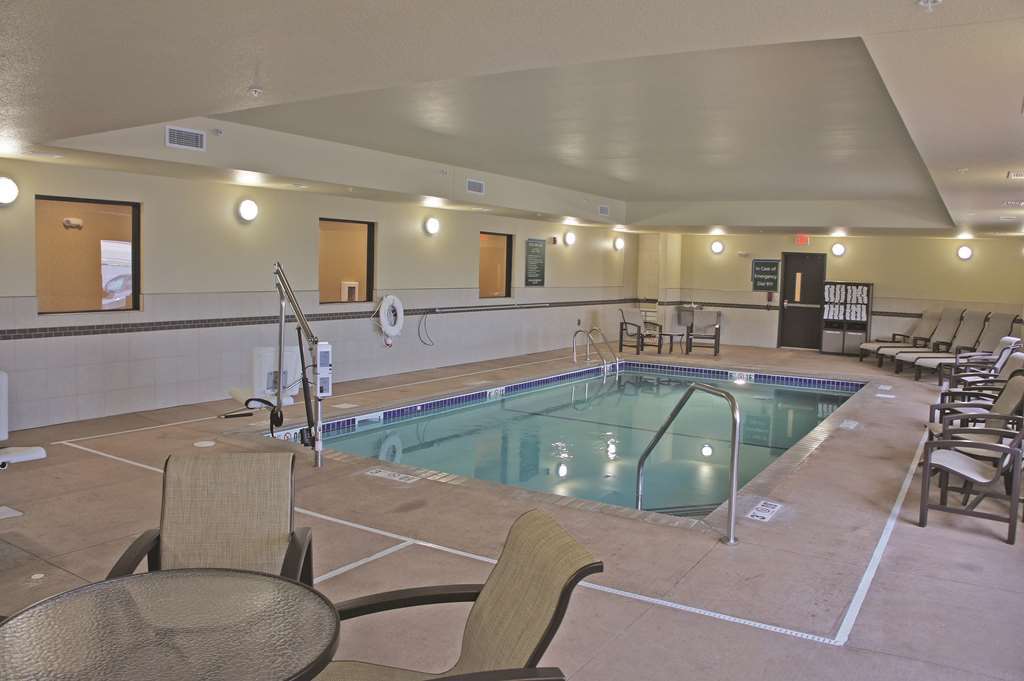 La Quinta By Wyndham Gillette Hotel Facilities photo